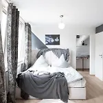 - Cozy In The Heart Of With New York Design & Betten & Sofa - 5 Mins Central Station Hbf - Big Tv & Wifi -- Apartment Duisburg