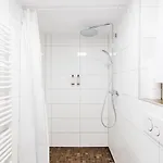 Apartment - Cozy In The Heart Of With New York Design & Betten & Sofa - 5 Mins Central Station Hbf - Big Tv & Wifi -- *