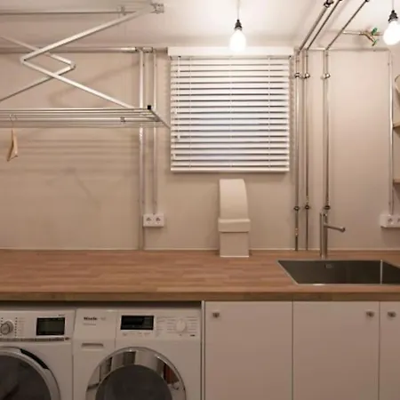 Apartment - Cozy In The Heart Of With New York Design & Betten & Sofa - 5 Mins Central Station Hbf - Big Tv & Wifi -- Duisburg