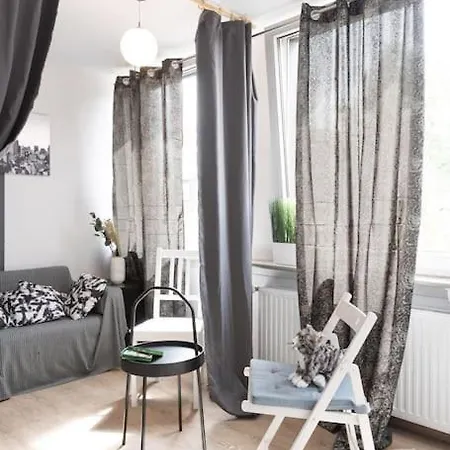 Apartment - Cozy In The Heart Of With New York Design & Betten & Sofa - 5 Mins Central Station Hbf - Big Tv & Wifi --