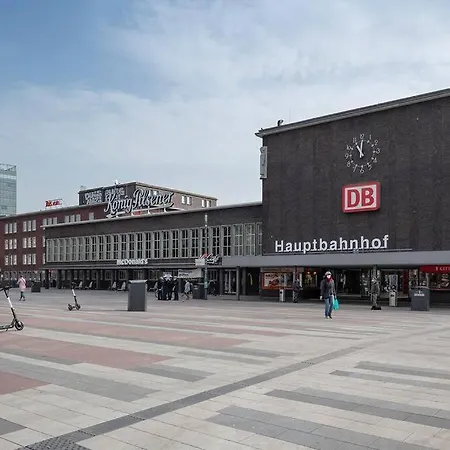 - Cozy In The Heart Of With New York Design & Betten & Sofa - 5 Mins Central Station Hbf - Big Tv & Wifi -- Apartment Duisburg