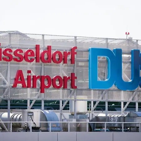 Apartment - Cozy In The Heart Of With New York Design & Betten & Sofa - 5 Mins Central Station Hbf - Big Tv & Wifi -- Duisburg