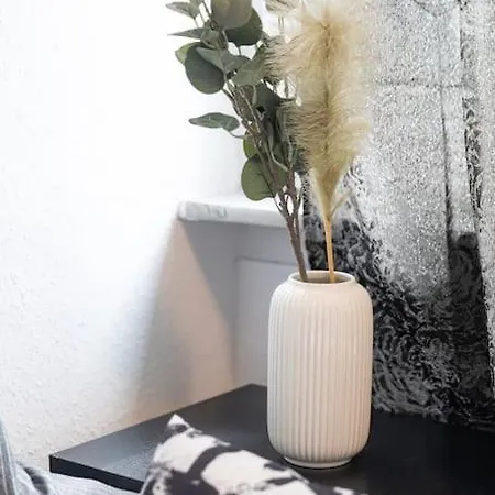 Apartment - Cozy In The Heart Of With New York Design & Betten & Sofa - 5 Mins Central Station Hbf - Big Tv & Wifi --