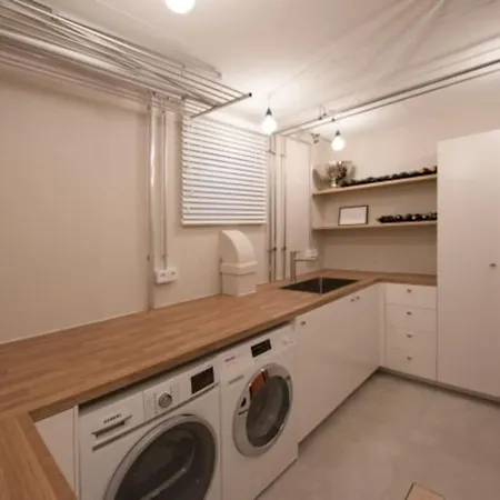 - Cozy In The Heart Of With New York Design & Betten & Sofa - 5 Mins Central Station Hbf - Big Tv & Wifi --