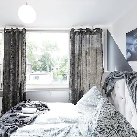 - Cozy In The Heart Of With New York Design & Betten & Sofa - 5 Mins Central Station Hbf - Big Tv & Wifi -- Duisburg