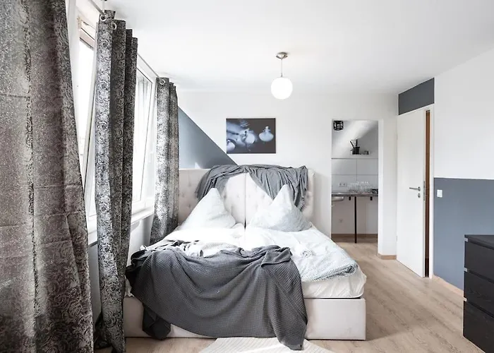 - Cozy In The Heart Of With New York Design & Betten & Sofa - 5 Mins Central Station Hbf - Big Tv & Wifi -- Apartment Duisburg