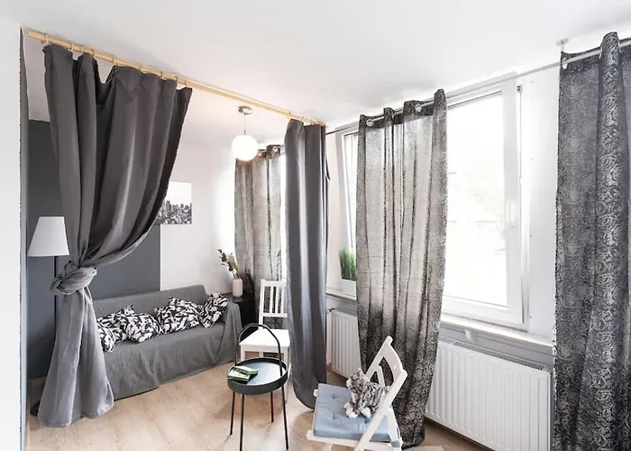Appartement - Cozy In The Heart Of With New York Design & Betten & Sofa - 5 Mins Central Station Hbf - Big Tv & Wifi -- *