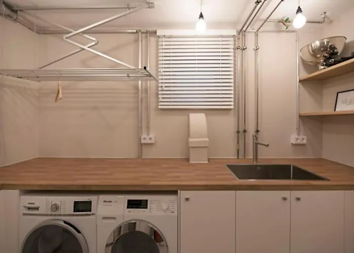 Appartement - Cozy In The Heart Of With New York Design & Betten & Sofa - 5 Mins Central Station Hbf - Big Tv & Wifi -- Duisburg