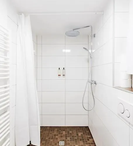 Apartment - Cozy In The Heart Of With New York Design & Betten & Sofa - 5 Mins Central Station Hbf - Big Tv & Wifi -- *